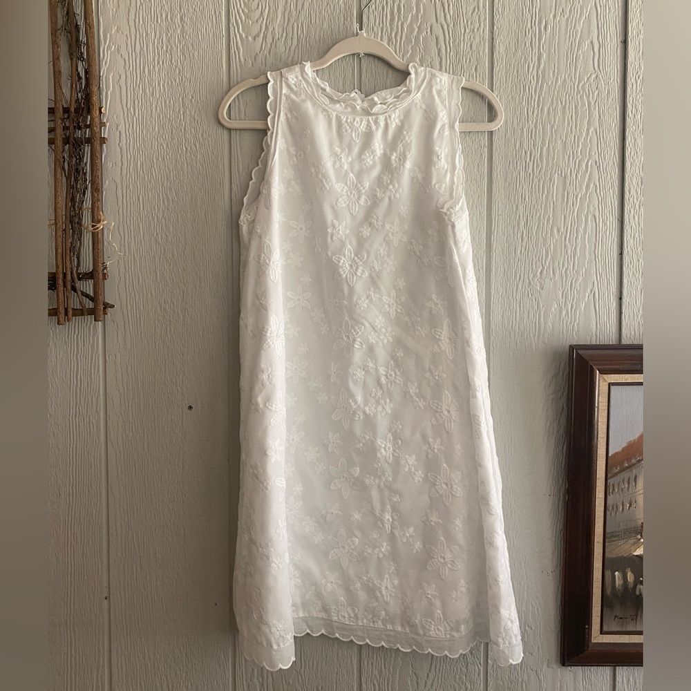 White Sleeveless Scalloped Edge Short Embroidered Floral Lined Sundress No Size - Picture 1 of 10